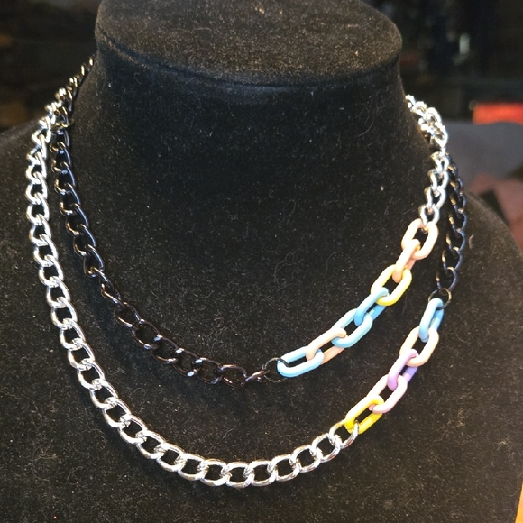 Multicolor Chain Necklace - Picture 3 of 10